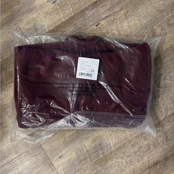 NWT NEW Free People Movement x Hatch hit the slopes fleece jacket in deep maroon - Picture 6 of 8